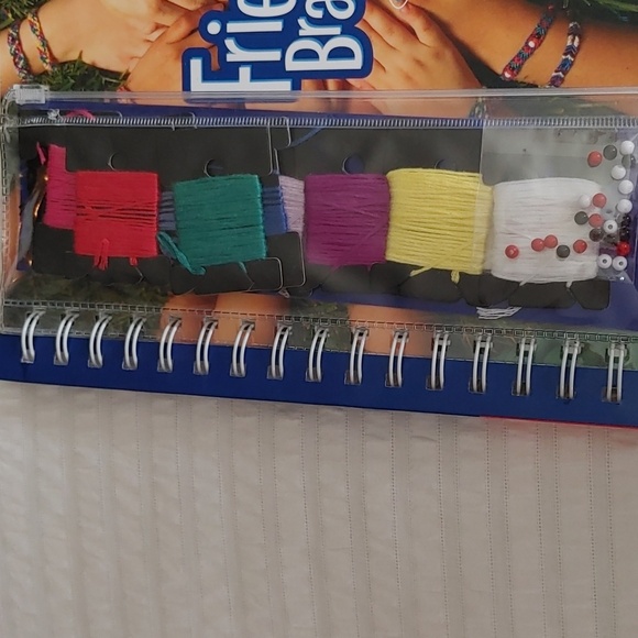 💚Klutz Friendship Bracelets Kit & Book - Picture 2 of 9